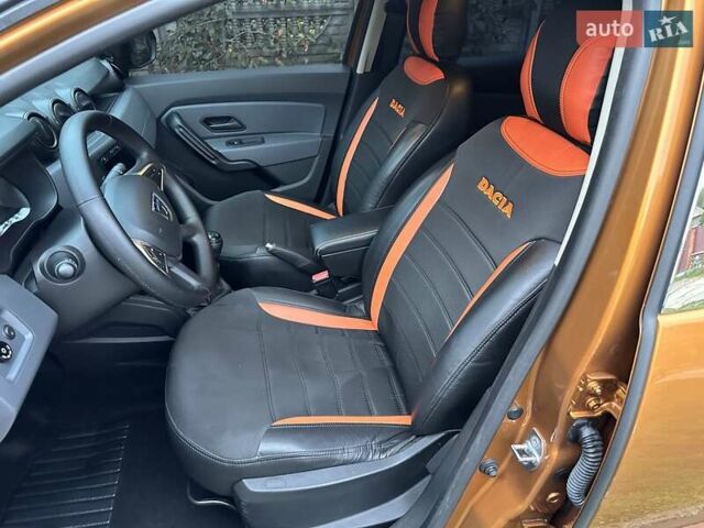Желтый Дачия Duster, объемом двигателя 1.6 л и пробегом 165 тыс. км за 12900 $, фото 20 на Automoto.ua