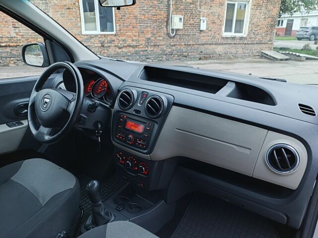 Серый Дачия Duster, объемом двигателя 1.6 л и пробегом 210 тыс. км за 6500 $, фото 13 на Automoto.ua