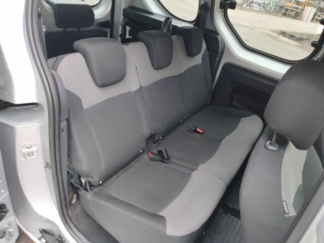 Серый Дачия Duster, объемом двигателя 1.6 л и пробегом 210 тыс. км за 6500 $, фото 12 на Automoto.ua