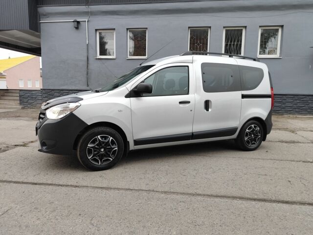 Серый Дачия Duster, объемом двигателя 1.6 л и пробегом 210 тыс. км за 6500 $, фото 2 на Automoto.ua