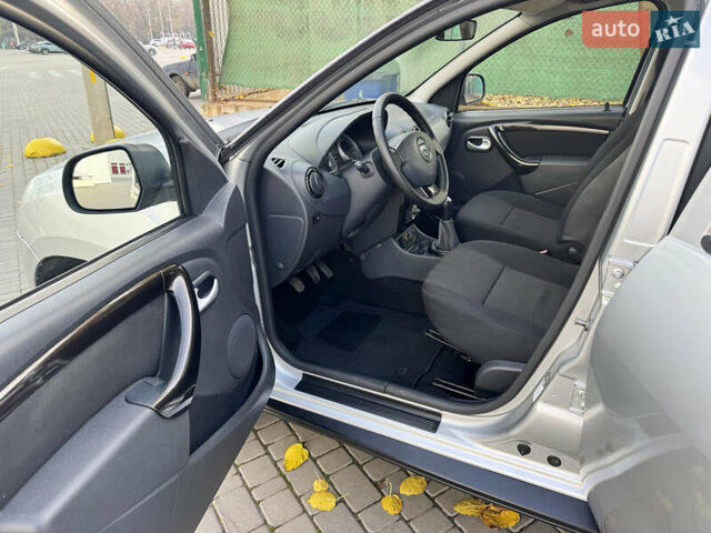 Серый Дачия Duster, объемом двигателя 1.6 л и пробегом 107 тыс. км за 7300 $, фото 9 на Automoto.ua