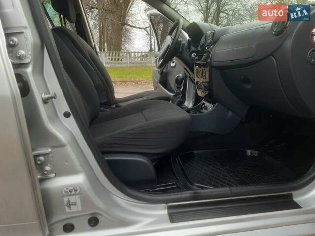 Серый Дачия Duster, объемом двигателя 0 л и пробегом 184 тыс. км за 8200 $, фото 47 на Automoto.ua