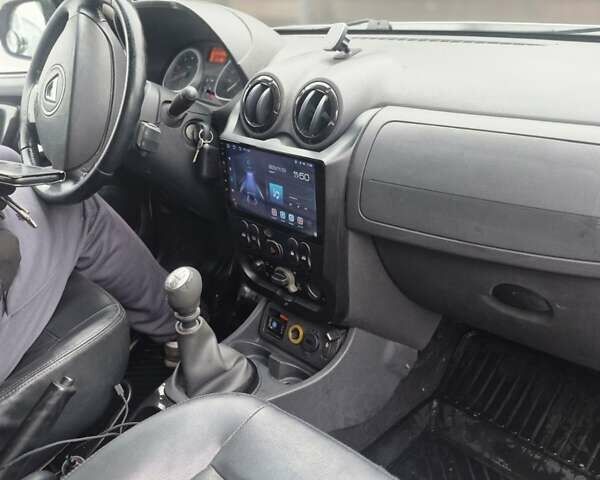 Серый Дачия Duster, объемом двигателя 1.46 л и пробегом 216 тыс. км за 11000 $, фото 2 на Automoto.ua