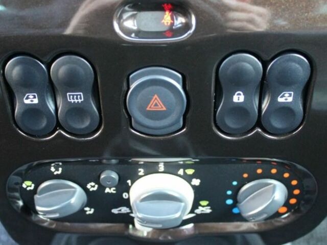 Серый Дачия Duster, объемом двигателя 1.6 л и пробегом 133 тыс. км за 5699 $, фото 15 на Automoto.ua