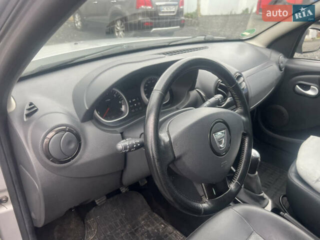 Сірий Дачія Duster, об'ємом двигуна 1.6 л та пробігом 133 тис. км за 7800 $, фото 13 на Automoto.ua