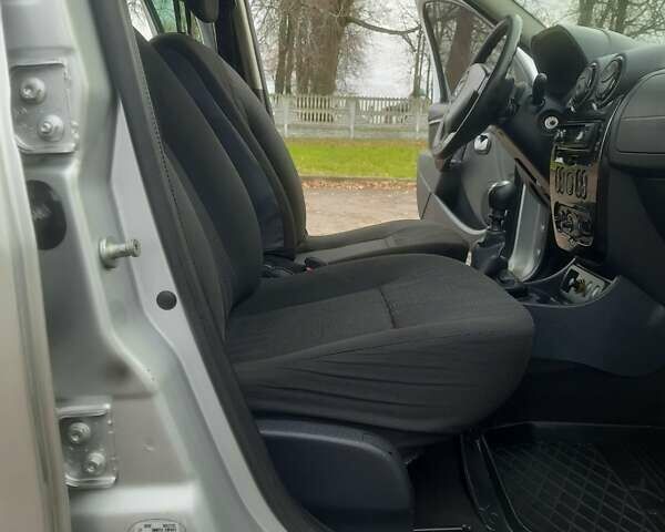 Серый Дачия Duster, объемом двигателя 0 л и пробегом 184 тыс. км за 8200 $, фото 29 на Automoto.ua