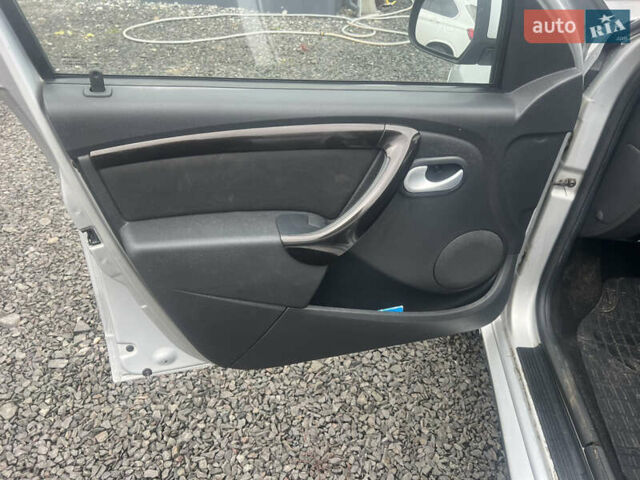 Сірий Дачія Duster, об'ємом двигуна 1.6 л та пробігом 133 тис. км за 7800 $, фото 2 на Automoto.ua