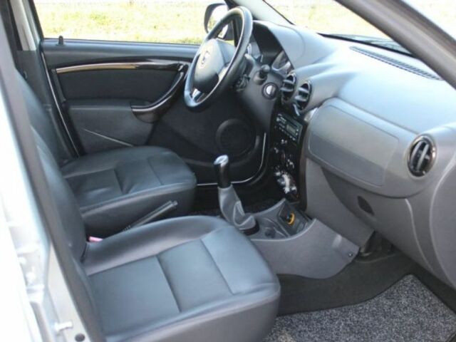 Серый Дачия Duster, объемом двигателя 1.6 л и пробегом 133 тыс. км за 5699 $, фото 12 на Automoto.ua