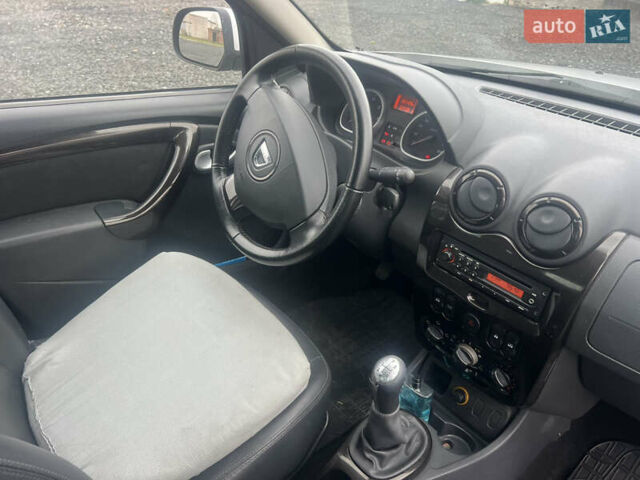 Сірий Дачія Duster, об'ємом двигуна 1.6 л та пробігом 133 тис. км за 7800 $, фото 3 на Automoto.ua