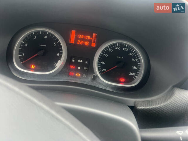Сірий Дачія Duster, об'ємом двигуна 1.6 л та пробігом 133 тис. км за 7800 $, фото 12 на Automoto.ua