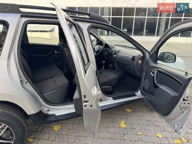 Серый Дачия Duster, объемом двигателя 1.6 л и пробегом 107 тыс. км за 7300 $, фото 7 на Automoto.ua