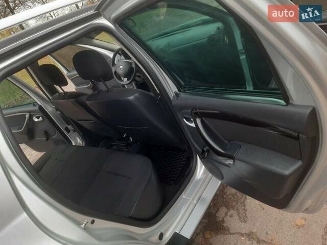 Серый Дачия Duster, объемом двигателя 0 л и пробегом 184 тыс. км за 8200 $, фото 53 на Automoto.ua