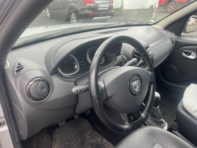 Сірий Дачія Duster, об'ємом двигуна 1.6 л та пробігом 133 тис. км за 7800 $, фото 1 на Automoto.ua