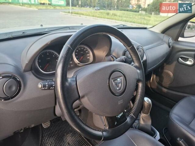 Серый Дачия Duster, объемом двигателя 1.6 л и пробегом 169 тыс. км за 8200 $, фото 12 на Automoto.ua