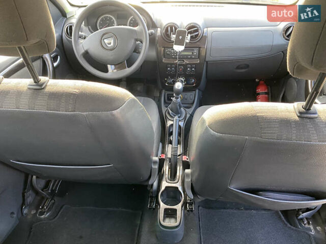 Серый Дачия Duster, объемом двигателя 1.46 л и пробегом 222 тыс. км за 8100 $, фото 9 на Automoto.ua
