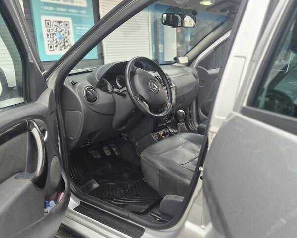 Серый Дачия Duster, объемом двигателя 1.46 л и пробегом 216 тыс. км за 11000 $, фото 4 на Automoto.ua