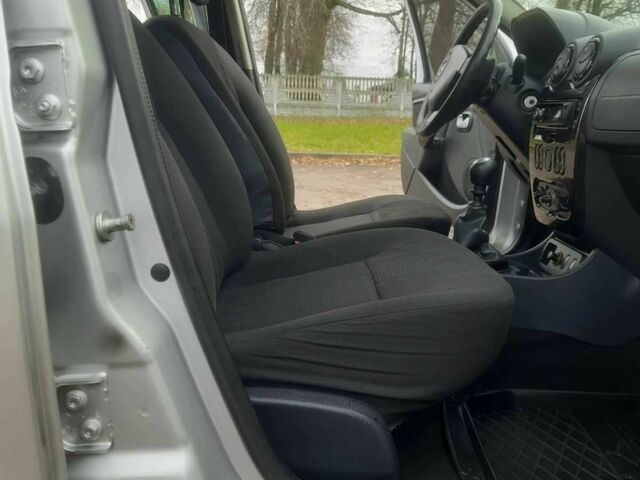 Серый Дачия Duster, объемом двигателя 1.5 л и пробегом 184 тыс. км за 8100 $, фото 17 на Automoto.ua