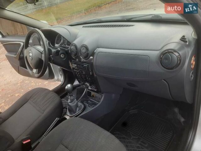 Серый Дачия Duster, объемом двигателя 0 л и пробегом 184 тыс. км за 8200 $, фото 33 на Automoto.ua