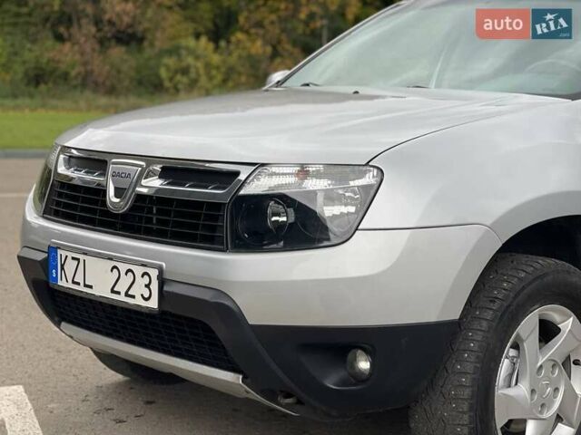 Серый Дачия Duster, объемом двигателя 1.6 л и пробегом 146 тыс. км за 8650 $, фото 3 на Automoto.ua