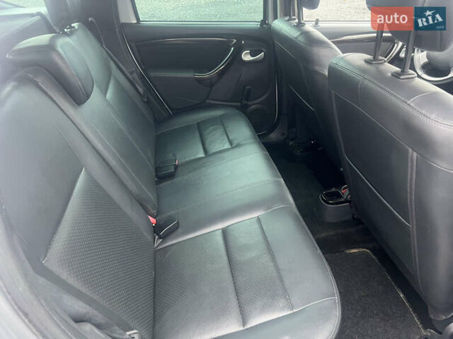 Сірий Дачія Duster, об'ємом двигуна 1.6 л та пробігом 133 тис. км за 7800 $, фото 4 на Automoto.ua