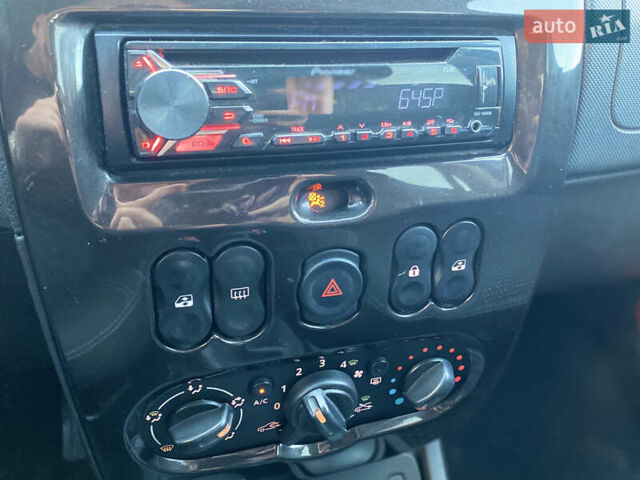 Серый Дачия Duster, объемом двигателя 1.5 л и пробегом 110 тыс. км за 7250 $, фото 17 на Automoto.ua