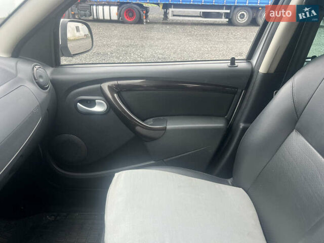 Сірий Дачія Duster, об'ємом двигуна 1.6 л та пробігом 133 тис. км за 7800 $, фото 1 на Automoto.ua