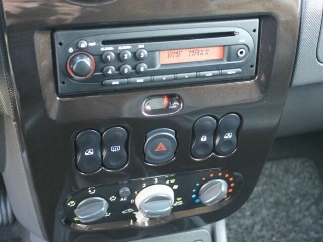 Серый Дачия Duster, объемом двигателя 1.6 л и пробегом 133 тыс. км за 5699 $, фото 14 на Automoto.ua