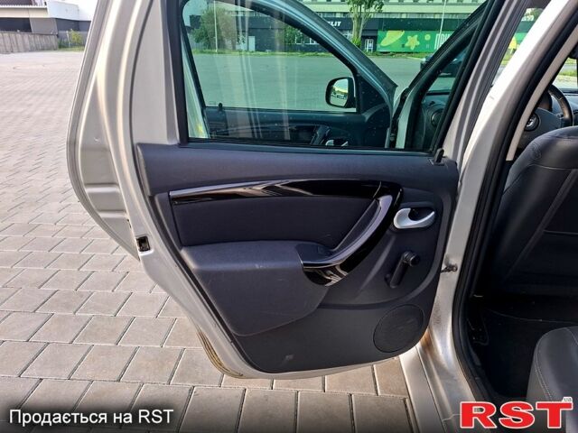 Серый Дачия Duster, объемом двигателя 1.6 л и пробегом 169 тыс. км за 8200 $, фото 5 на Automoto.ua