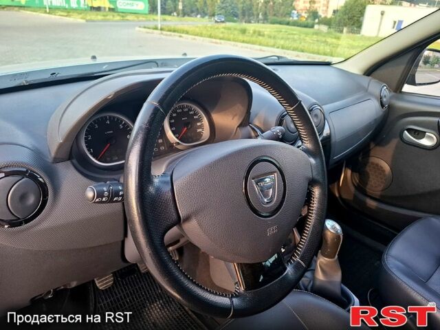 Серый Дачия Duster, объемом двигателя 1.6 л и пробегом 169 тыс. км за 8200 $, фото 4 на Automoto.ua