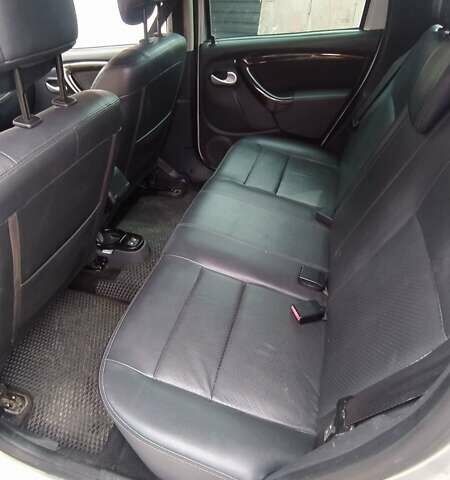 Серый Дачия Duster, объемом двигателя 1.5 л и пробегом 300 тыс. км за 8800 $, фото 4 на Automoto.ua
