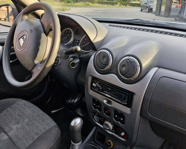 Серый Дачия Duster, объемом двигателя 1.6 л и пробегом 130 тыс. км за 8000 $, фото 8 на Automoto.ua