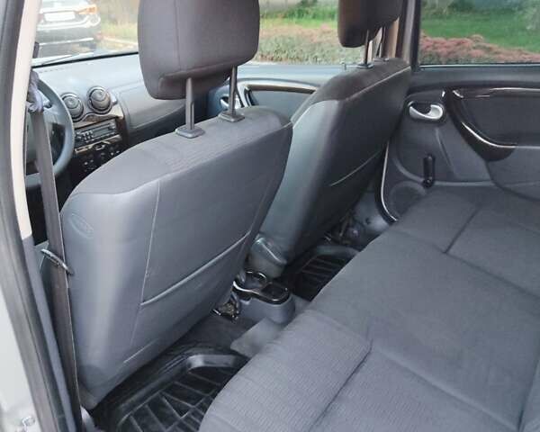 Серый Дачия Duster, объемом двигателя 1.6 л и пробегом 130 тыс. км за 8400 $, фото 23 на Automoto.ua