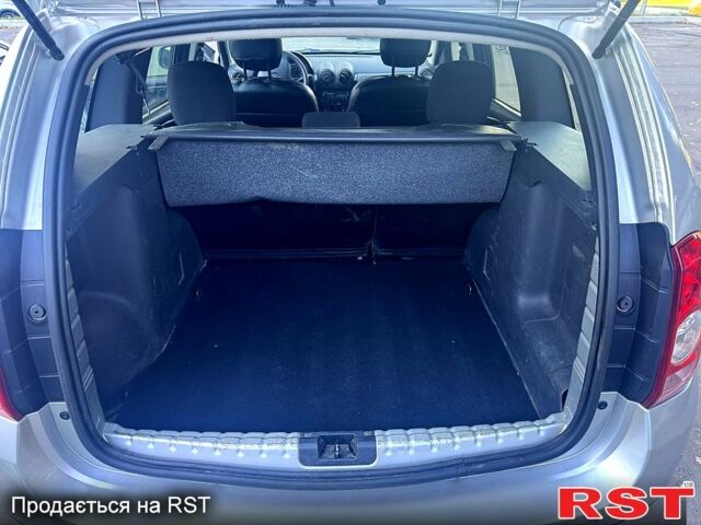 Сірий Дачія Duster, об'ємом двигуна 1.6 л та пробігом 130 тис. км за 7200 $, фото 6 на Automoto.ua