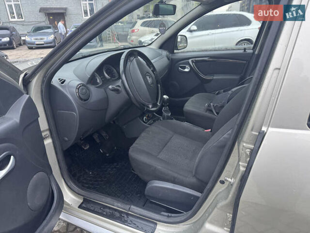 Сірий Дачія Duster, об'ємом двигуна 1.46 л та пробігом 196 тис. км за 10500 $, фото 23 на Automoto.ua