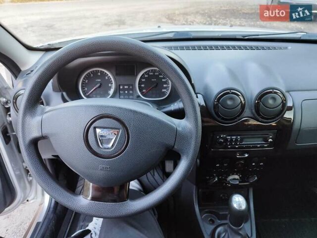 Серый Дачия Duster, объемом двигателя 1.6 л и пробегом 130 тыс. км за 8400 $, фото 27 на Automoto.ua