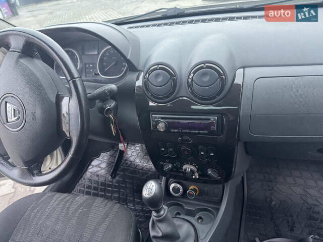 Сірий Дачія Duster, об'ємом двигуна 1.46 л та пробігом 196 тис. км за 10500 $, фото 37 на Automoto.ua