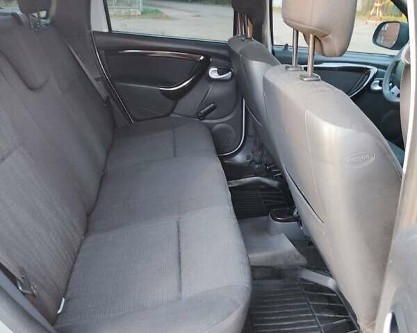 Серый Дачия Duster, объемом двигателя 1.6 л и пробегом 130 тыс. км за 8400 $, фото 9 на Automoto.ua