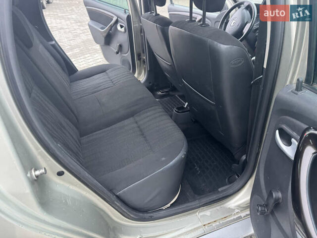 Сірий Дачія Duster, об'ємом двигуна 1.46 л та пробігом 196 тис. км за 10500 $, фото 32 на Automoto.ua