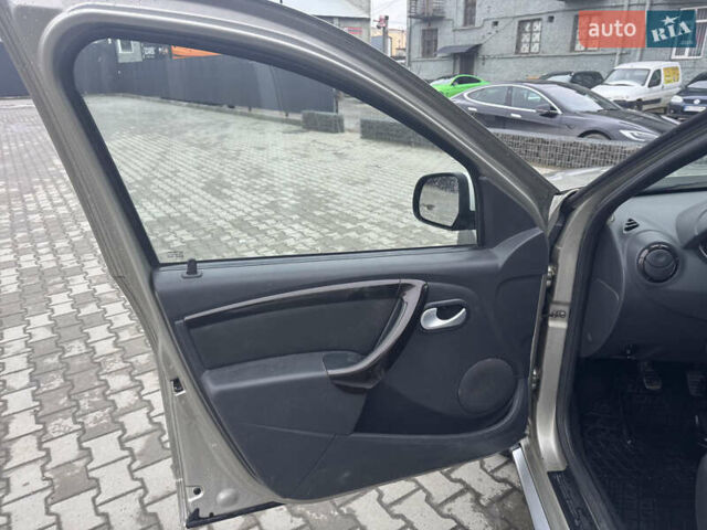 Сірий Дачія Duster, об'ємом двигуна 1.46 л та пробігом 196 тис. км за 10500 $, фото 25 на Automoto.ua
