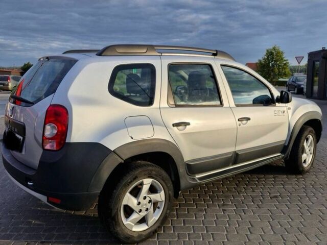 Серый Дачия Duster, объемом двигателя 1.6 л и пробегом 125 тыс. км за 8300 $, фото 2 на Automoto.ua