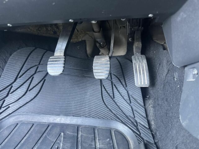 Серый Дачия Duster, объемом двигателя 1.6 л и пробегом 126 тыс. км за 7200 $, фото 4 на Automoto.ua