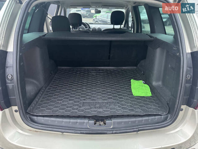 Сірий Дачія Duster, об'ємом двигуна 1.46 л та пробігом 196 тис. км за 10500 $, фото 29 на Automoto.ua