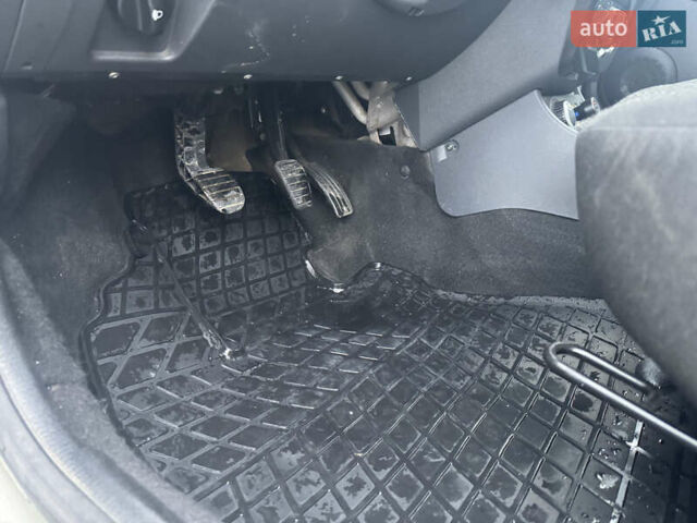 Сірий Дачія Duster, об'ємом двигуна 1.46 л та пробігом 196 тис. км за 10500 $, фото 24 на Automoto.ua