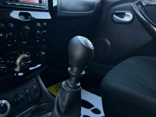 Сірий Дачія Duster, об'ємом двигуна 1.5 л та пробігом 256 тис. км за 9500 $, фото 13 на Automoto.ua