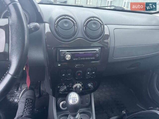 Сірий Дачія Duster, об'ємом двигуна 1.46 л та пробігом 196 тис. км за 10500 $, фото 41 на Automoto.ua