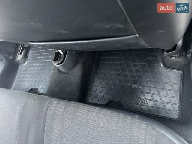 Сірий Дачія Duster, об'ємом двигуна 1.46 л та пробігом 196 тис. км за 10500 $, фото 33 на Automoto.ua