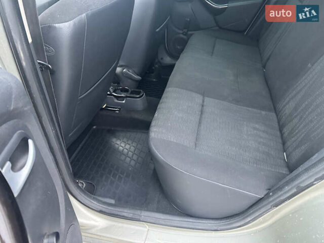 Сірий Дачія Duster, об'ємом двигуна 1.46 л та пробігом 196 тис. км за 10500 $, фото 27 на Automoto.ua