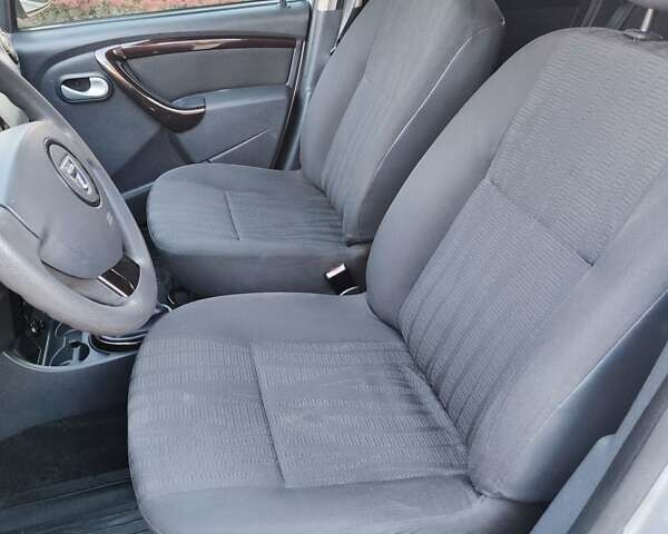 Серый Дачия Duster, объемом двигателя 1.6 л и пробегом 130 тыс. км за 8400 $, фото 25 на Automoto.ua