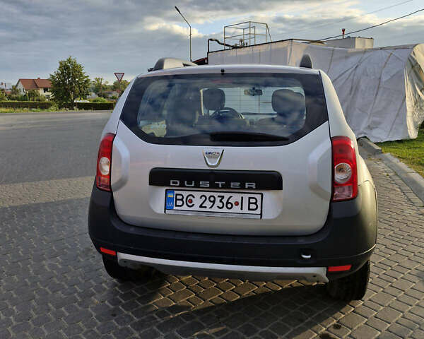 Серый Дачия Duster, объемом двигателя 1.6 л и пробегом 130 тыс. км за 8000 $, фото 1 на Automoto.ua
