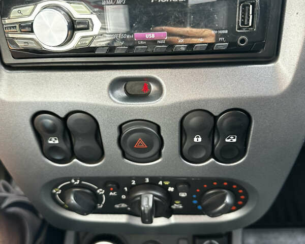 Серый Дачия Duster, объемом двигателя 1.6 л и пробегом 262 тыс. км за 8999 $, фото 17 на Automoto.ua